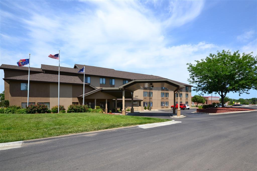 Quality Inn & Suites Lawrence - University Area Exterior foto