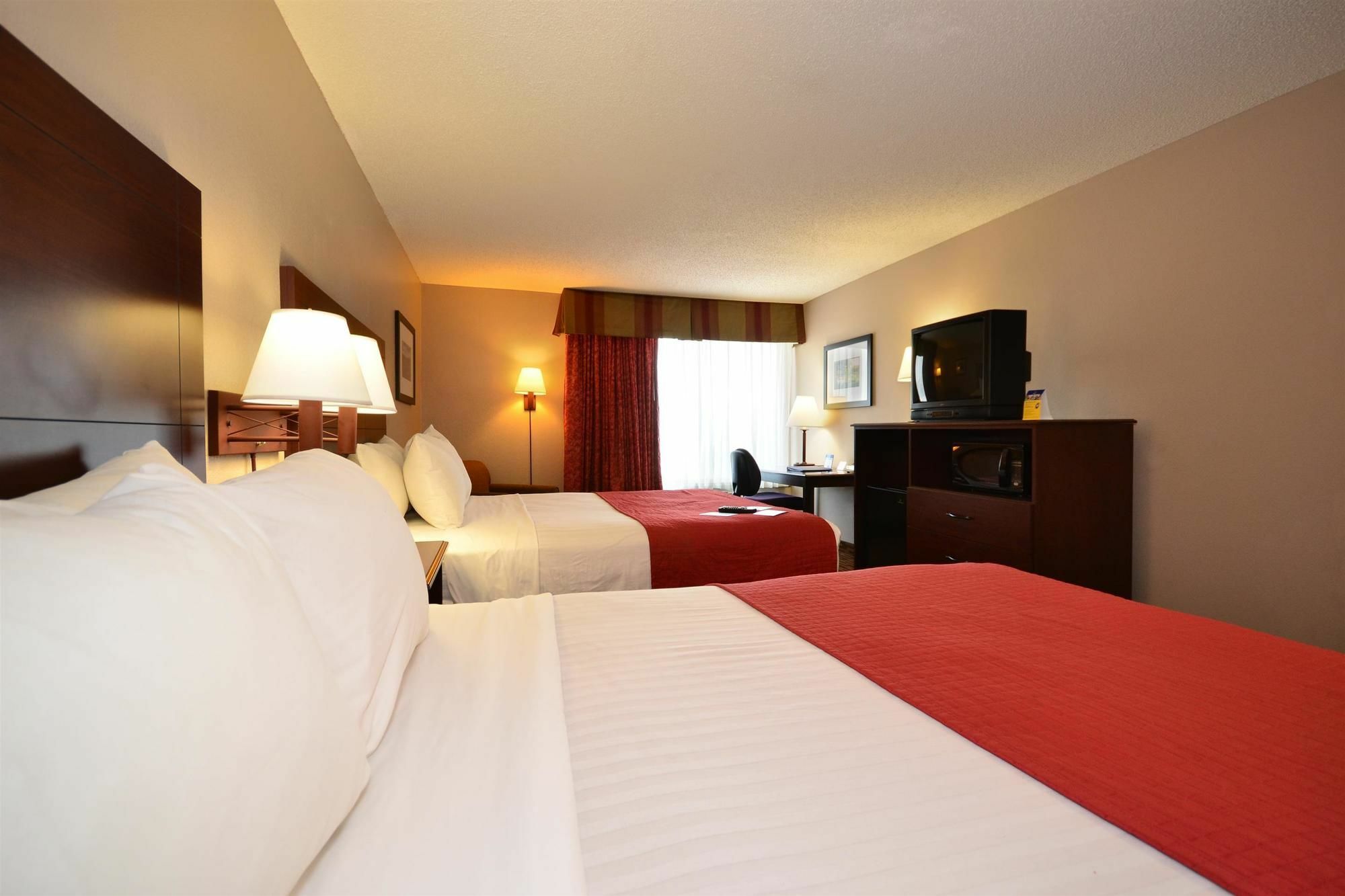Quality Inn & Suites Lawrence - University Area Exterior foto