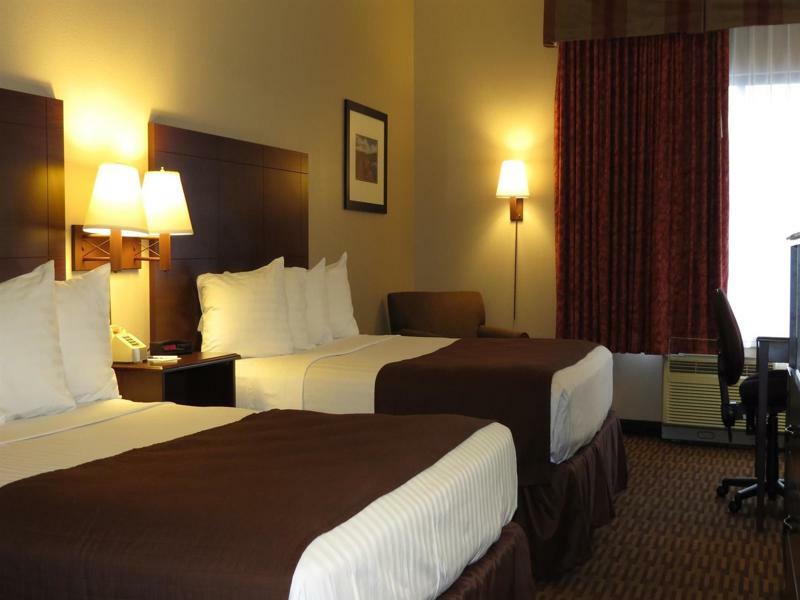 Quality Inn & Suites Lawrence - University Area Exterior foto